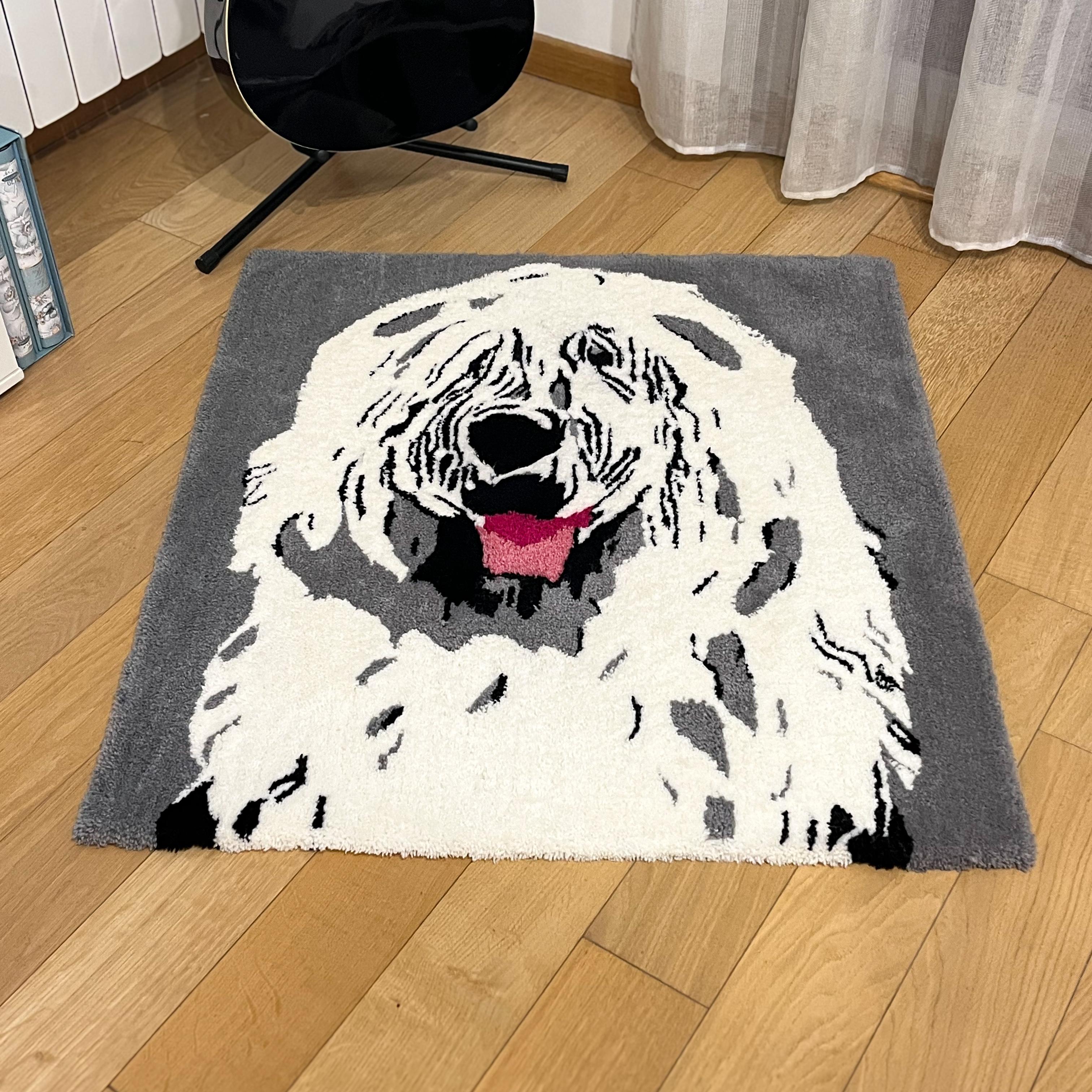 Abstract organic shaped tufted rug in cream wool